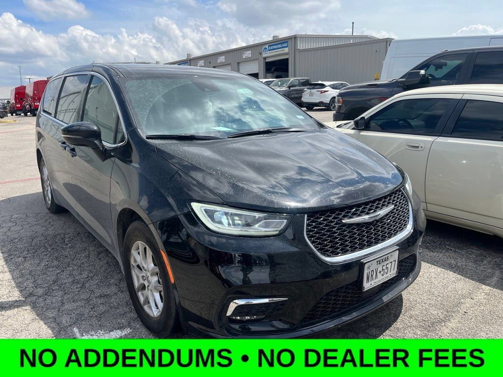 Used 2025 Chrysler Pacifica Select FWD image 1
