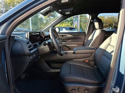 Used 2025 Chevrolet Traverse LT image 22