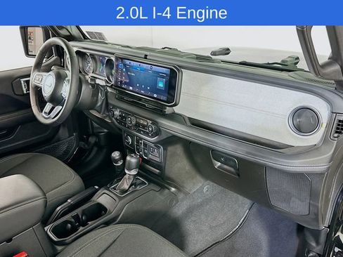 Used 2025 Jeep Wrangler Unlimited Sahara AWD/4WD image 21