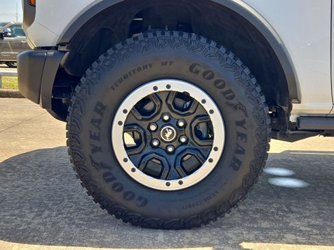 Used 2023 Ford Bronco Badlands w/ Sasquatch Package AWD/4WD image 13
