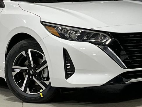 New 2025 Nissan Sentra SV image 3