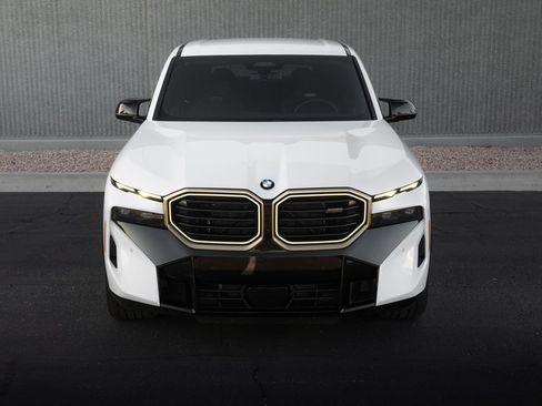 Used 2023 BMW XM AWD/4WD image 2