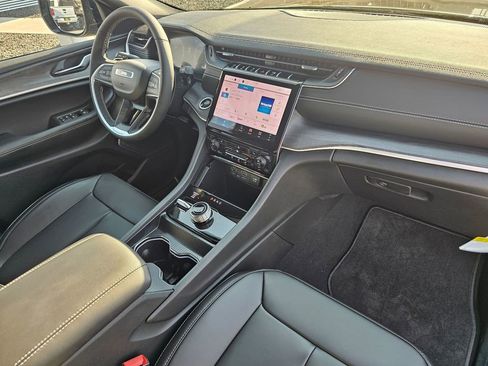 New 2025 Jeep Grand Cherokee L Limited w/ Black Appearance Package image 16