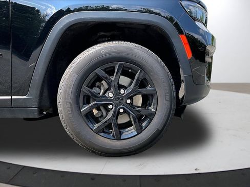 Certified 2024 Jeep Grand Cherokee Altitude AWD/4WD image 34