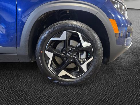 Certified 2025 Kia Seltos EX image 11