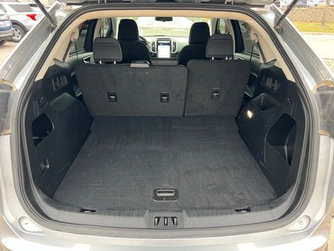 Used 2021 Ford Edge SE image 22