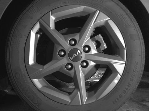 Used 2025 Kia K4 FWD image 11