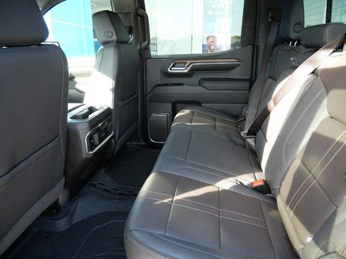 Certified 2024 Chevrolet Silverado 1500 High Country w/ Technology Package image 9