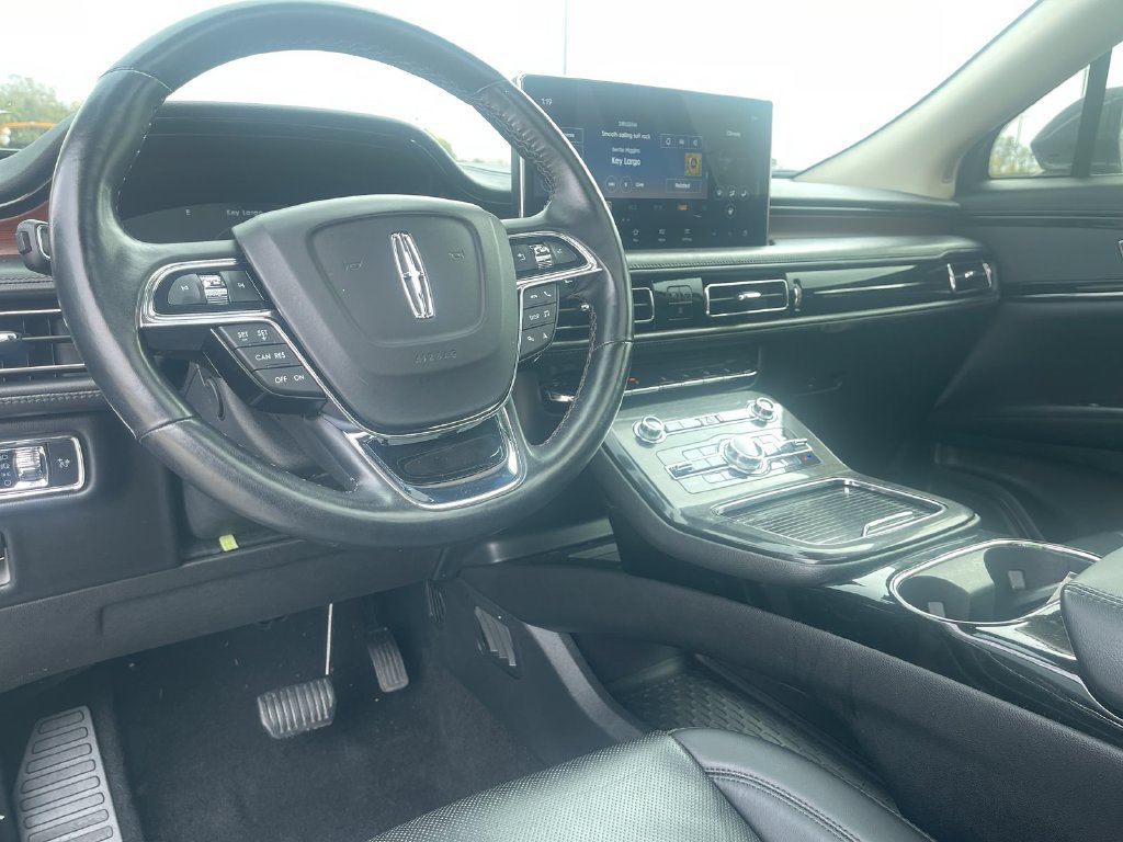 Used 2023 Lincoln Nautilus Reserve w/ Cargo Utility Package AWD/4WD image 7