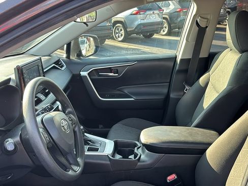 Used 2021 Toyota RAV4 XLE AWD/4WD image 24