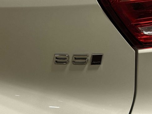 Used 2023 Volvo XC40 B5 Plus image 28