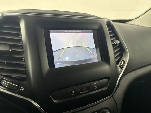 Used 2021 Jeep Cherokee Latitude Plus image 7