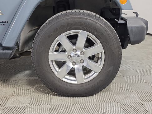Used 2014 Jeep Wrangler Unlimited Sahara w/ Connectivity Group AWD/4WD image 10