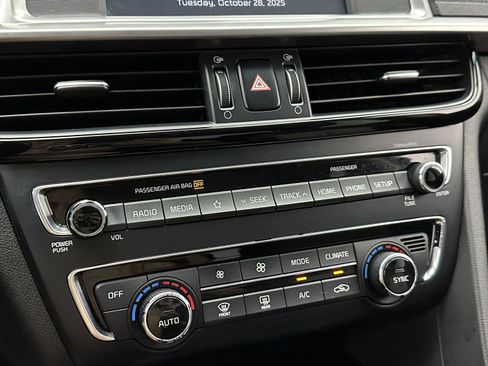 Used 2019 Kia Optima EX image 16