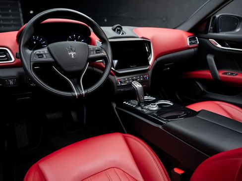 Used 2022 Maserati Ghibli Modena image 2