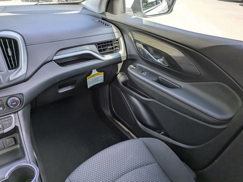 Used 2023 GMC Terrain SLE FWD image 17