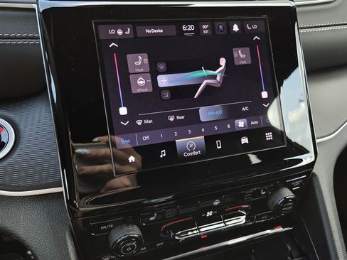 New 2025 Jeep Grand Cherokee Altitude image 6