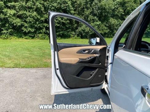 Used 2022 Chevrolet Traverse Premier AWD/4WD image 14