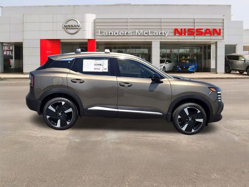 New 2026 Nissan Kicks SR w/ Cold Weather Package FWD image 2