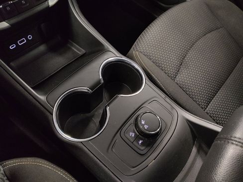 Used 2024 GMC Terrain SLE image 26