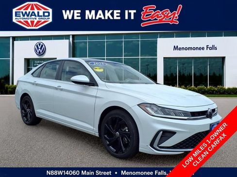 Used 2025 Volkswagen Jetta SE w/ Sunroof Package FWD image 1