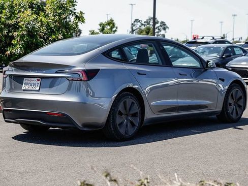 Used 2024 Tesla Model 3 Standard Range RWD image 4