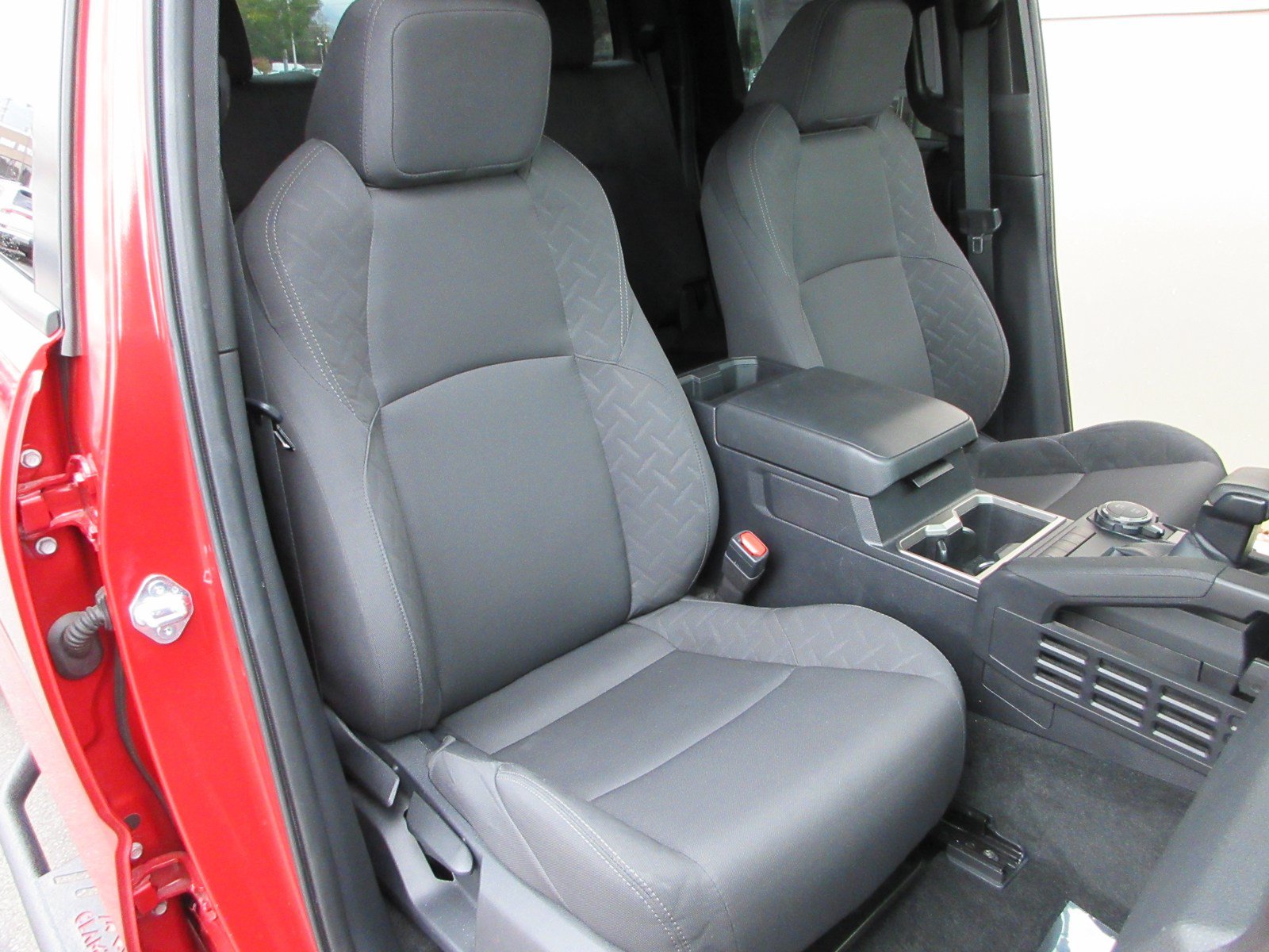 Used 2025 Toyota Tacoma SR5 AWD/4WD image 26