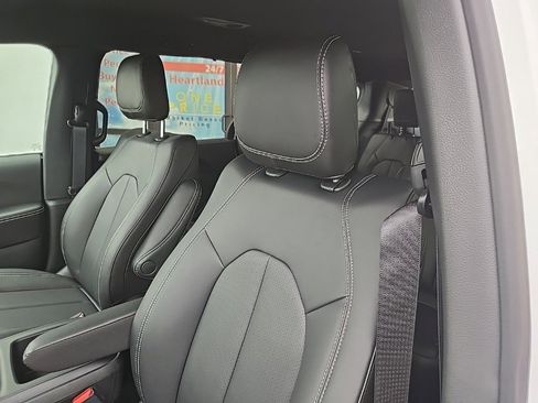 New 2026 Chrysler Pacifica Select image 32