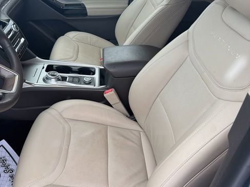 Used 2022 Ford Explorer Platinum w/ Equipment Group 601A image 12