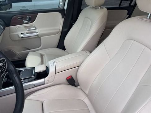 Used 2023 Mercedes-Benz GLB 250 image 5