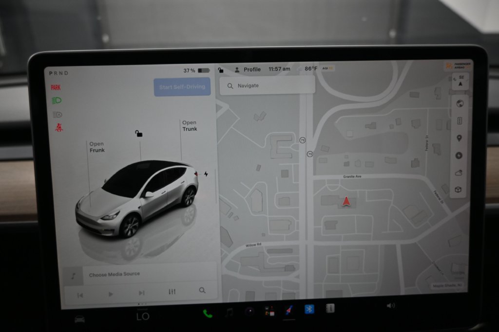Used 2024 Tesla Model Y 2WD image 26