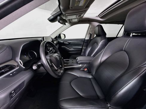 Certified 2026 Toyota Highlander XLE AWD/4WD image 11