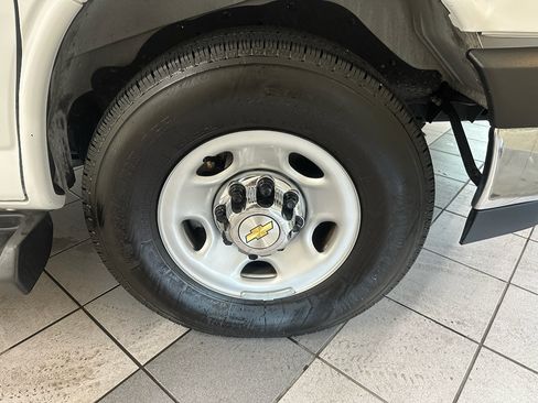 Used 2025 Chevrolet Express 3500 LT w/ LT Preferred Equipment Group RWD image 14