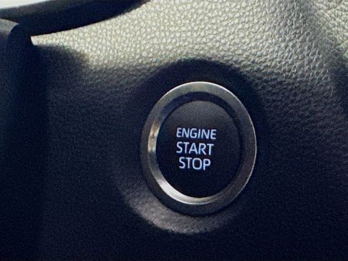 Used 2025 Toyota Corolla SE image 18