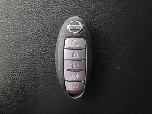 Used 2019 Nissan Pathfinder SL image 32