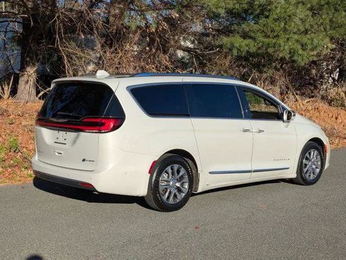 Certified 2021 Chrysler Pacifica Pinnacle image 6