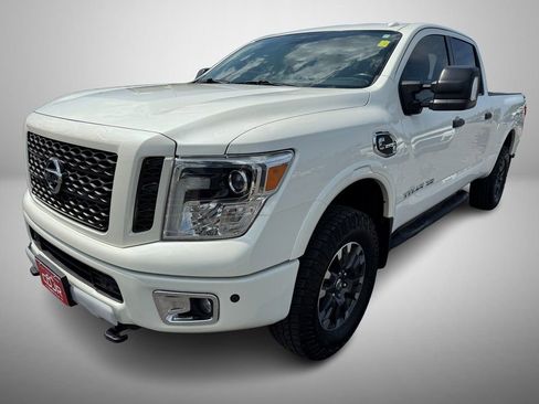 Used 2018 Nissan Titan PRO-4X w/ Pro-4x Convenience Package AWD/4WD image 2