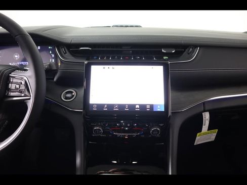 New 2024 Jeep Grand Cherokee Overland w/ Luxury Tech Group IV AWD/4WD image 20