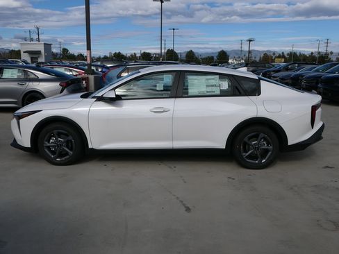 New 2025 Kia K4 LXS image 6