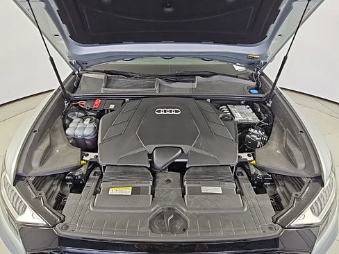 Used 2023 Audi Q8 Premium Plus w/ Premium Plus Package image 6