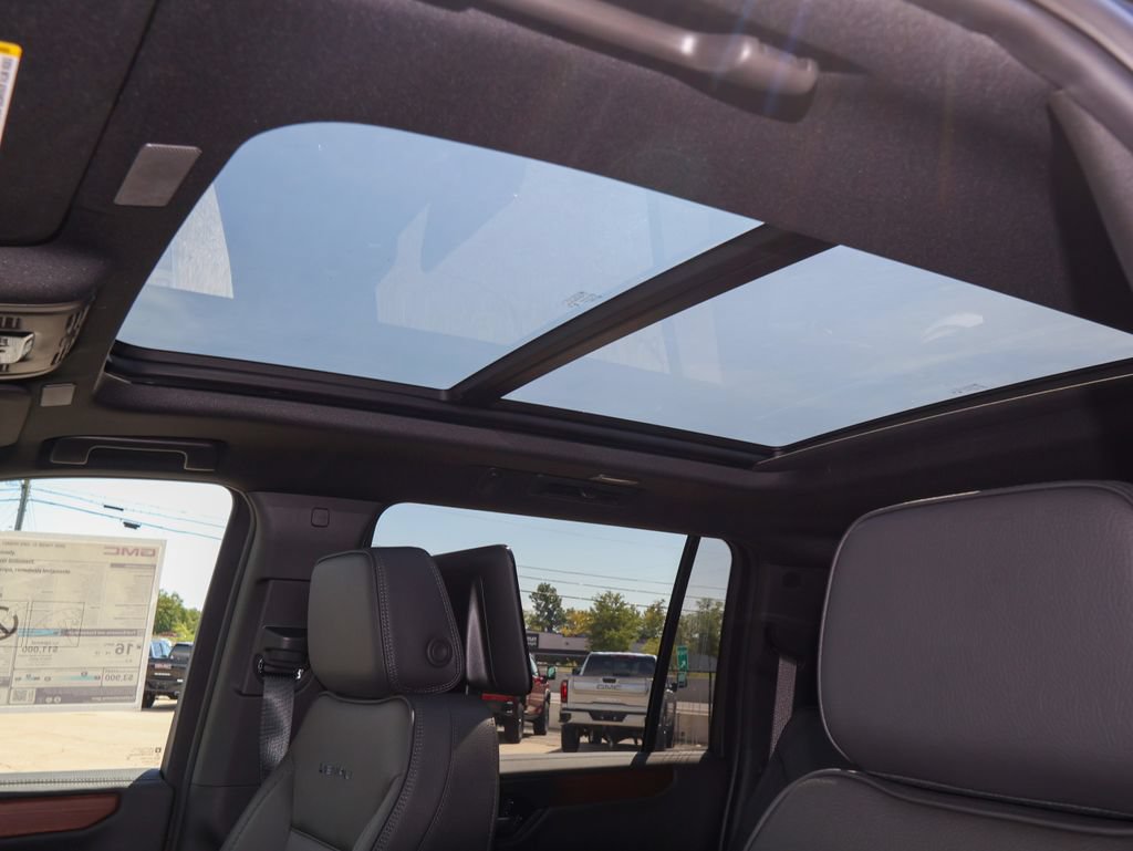 New 2026 GMC Yukon XL Denali w/ Denali Reserve Package AWD/4WD image 9