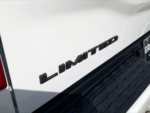 Used 2026 RAM 2500 Limited AWD/4WD image 31