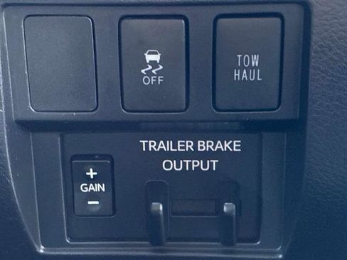 Used 2018 Toyota Tundra SR5 w/ TRD Off Road Package image 28