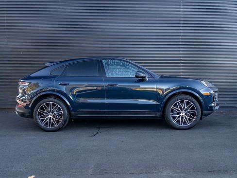 Certified 2025 Porsche Cayenne Coupe image 28