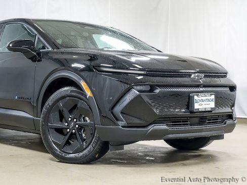 New 2026 Chevrolet Equinox EV LT image 3