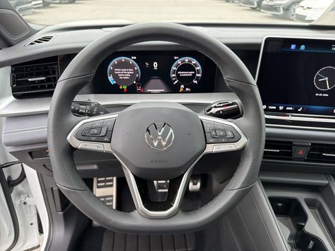 New 2026 Volkswagen Tiguan SE R-Line FWD image 24