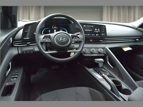 New 2026 Hyundai Elantra SE image 12