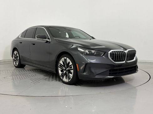 Used 2024 BMW 530i w/ Convenience Package RWD image 7