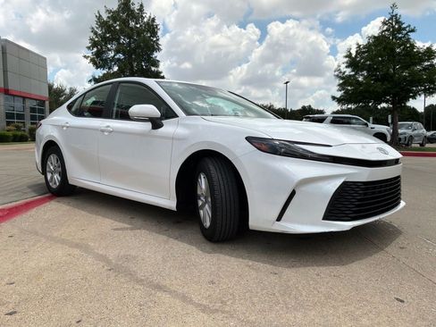 Used 2025 Toyota Camry LE FWD image 4