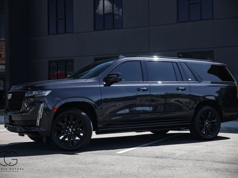 Used 2023 Cadillac Escalade ESV Sport w/ Touring Package AWD/4WD image 4